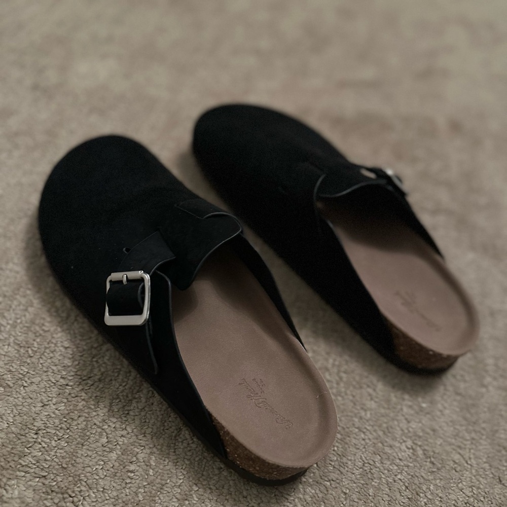 Black Clogs - Picture 2 of 3